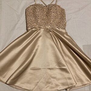 Cute dress 😉 Can be for prom, homecoming, or any other special event!